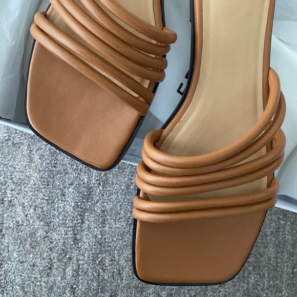 FRAME LE CAPRI STRAPPY SLIDE SANDAL IN TOBACCO - Picture 5 of 7